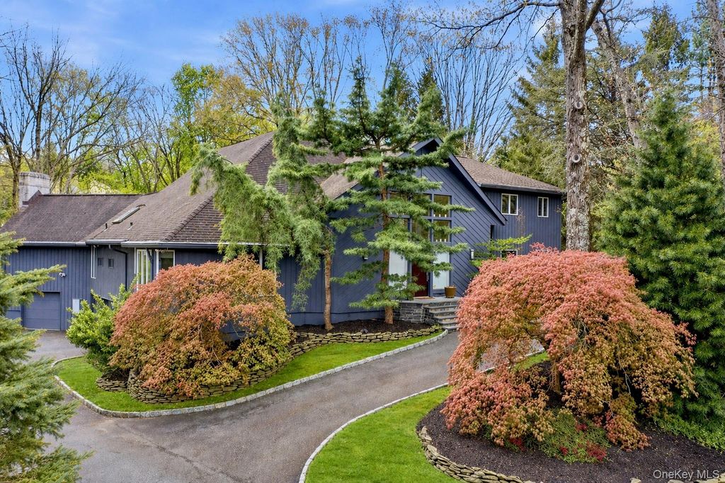 Photo of 13 Zeck Court, Suffern, NY 10901 (MLS # 978851)