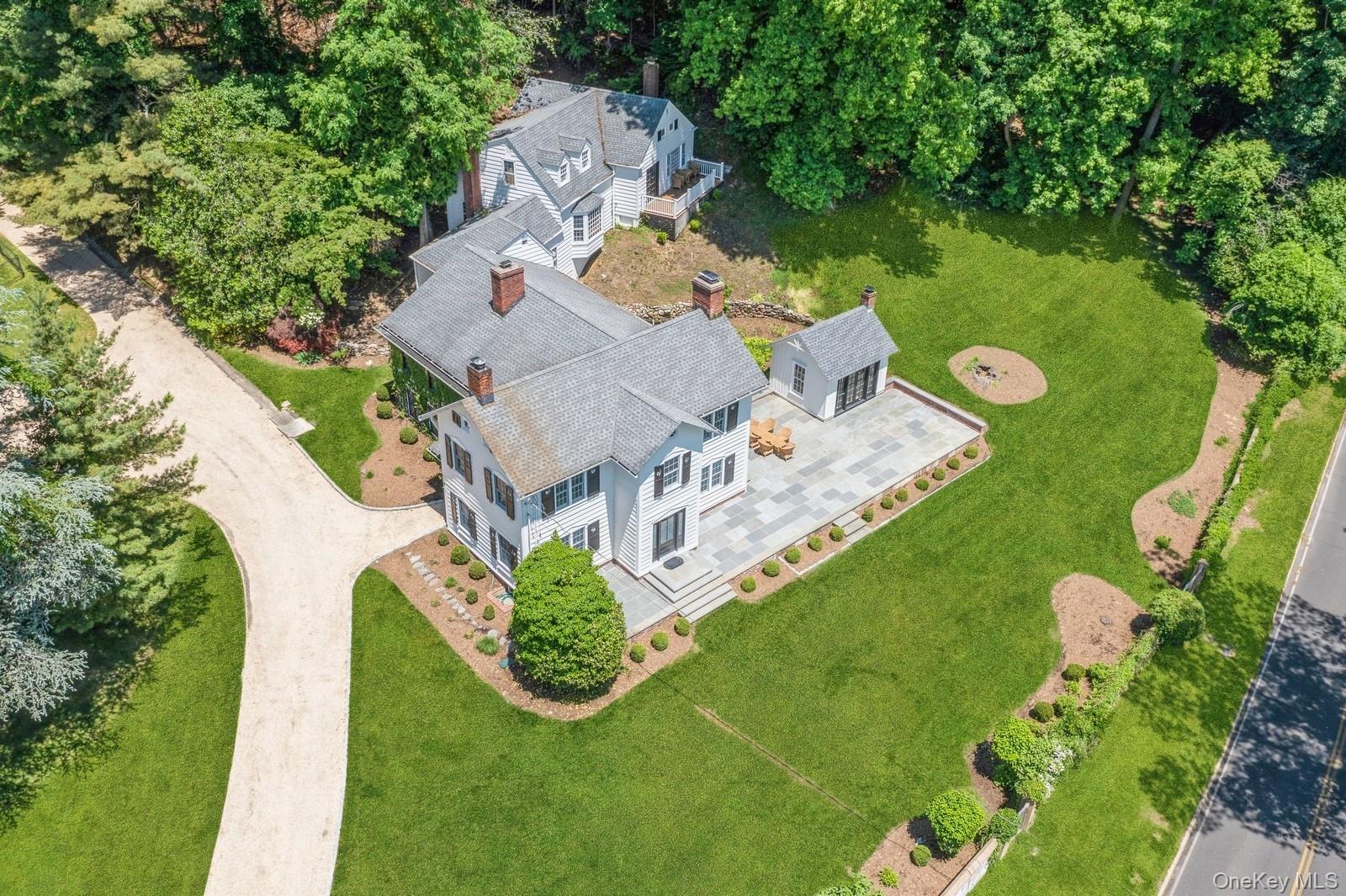 15 Lloyd Harbor Road