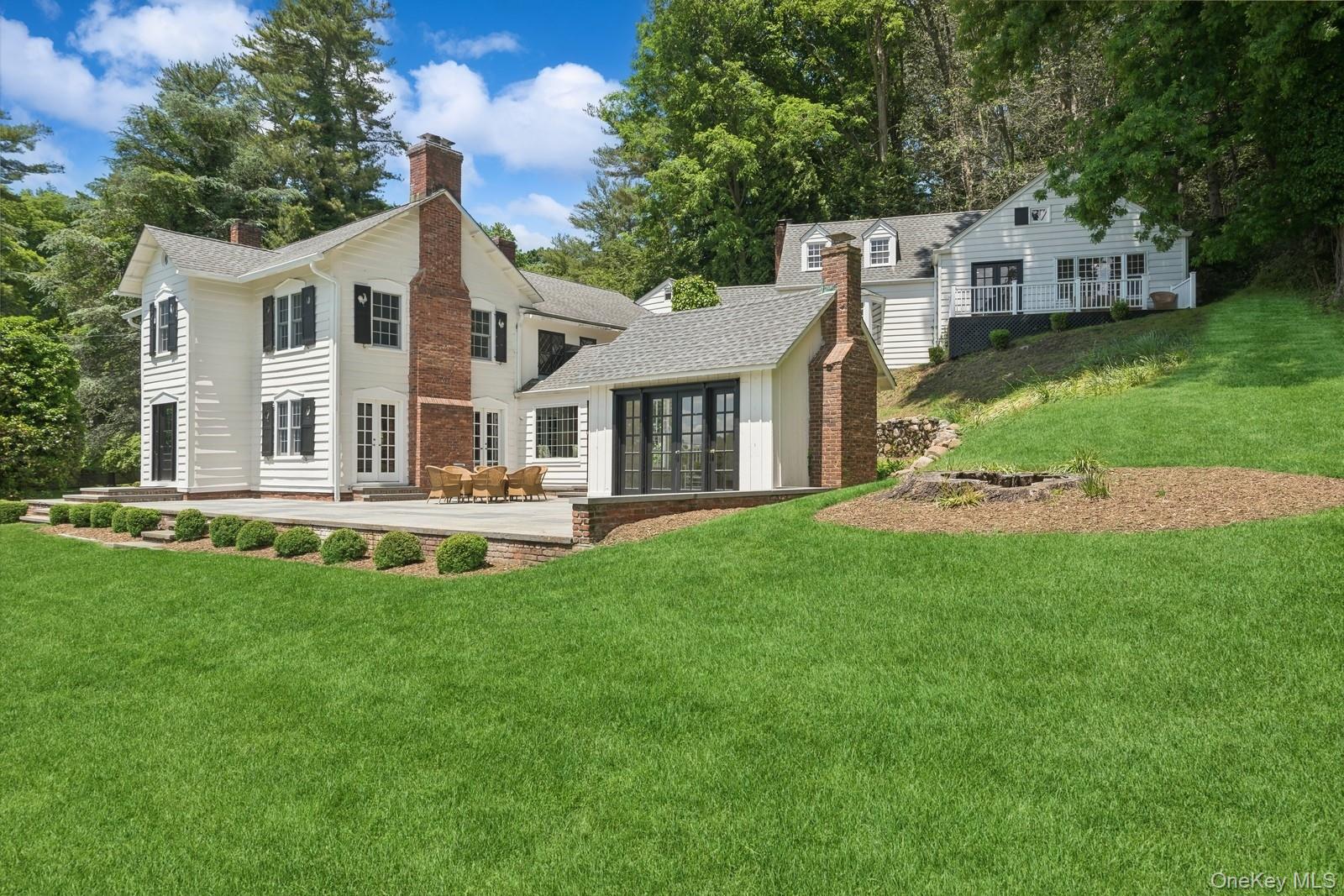 15 Lloyd Harbor Road