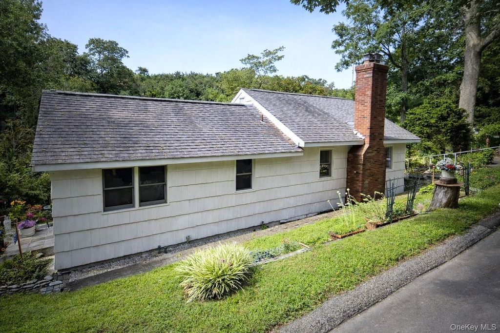 Photo of 22 Hill Road, Saint James, NY 11780 (MLS # 957742)