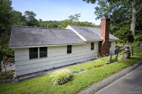 Photo of 22 Hill Road, Saint James, NY 11780 (MLS # 957742)