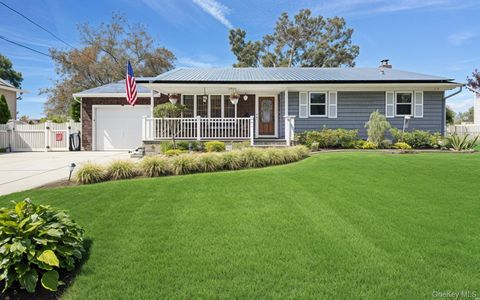 20 Newark Street Lindenhurst NY 11757