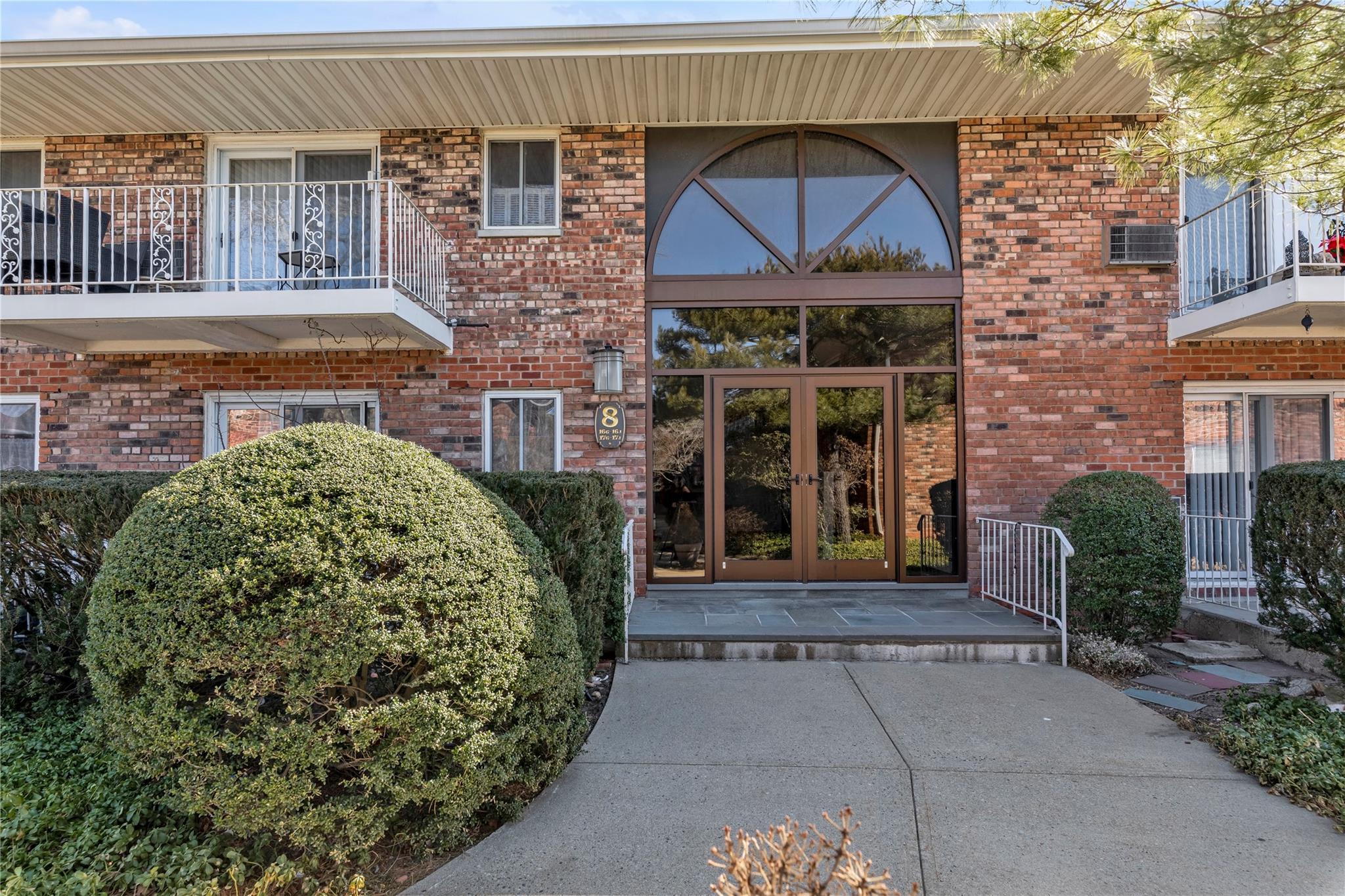 1 N Toms Point Lane #BLDG.8, APT.16J, Port Washington, New York image 1