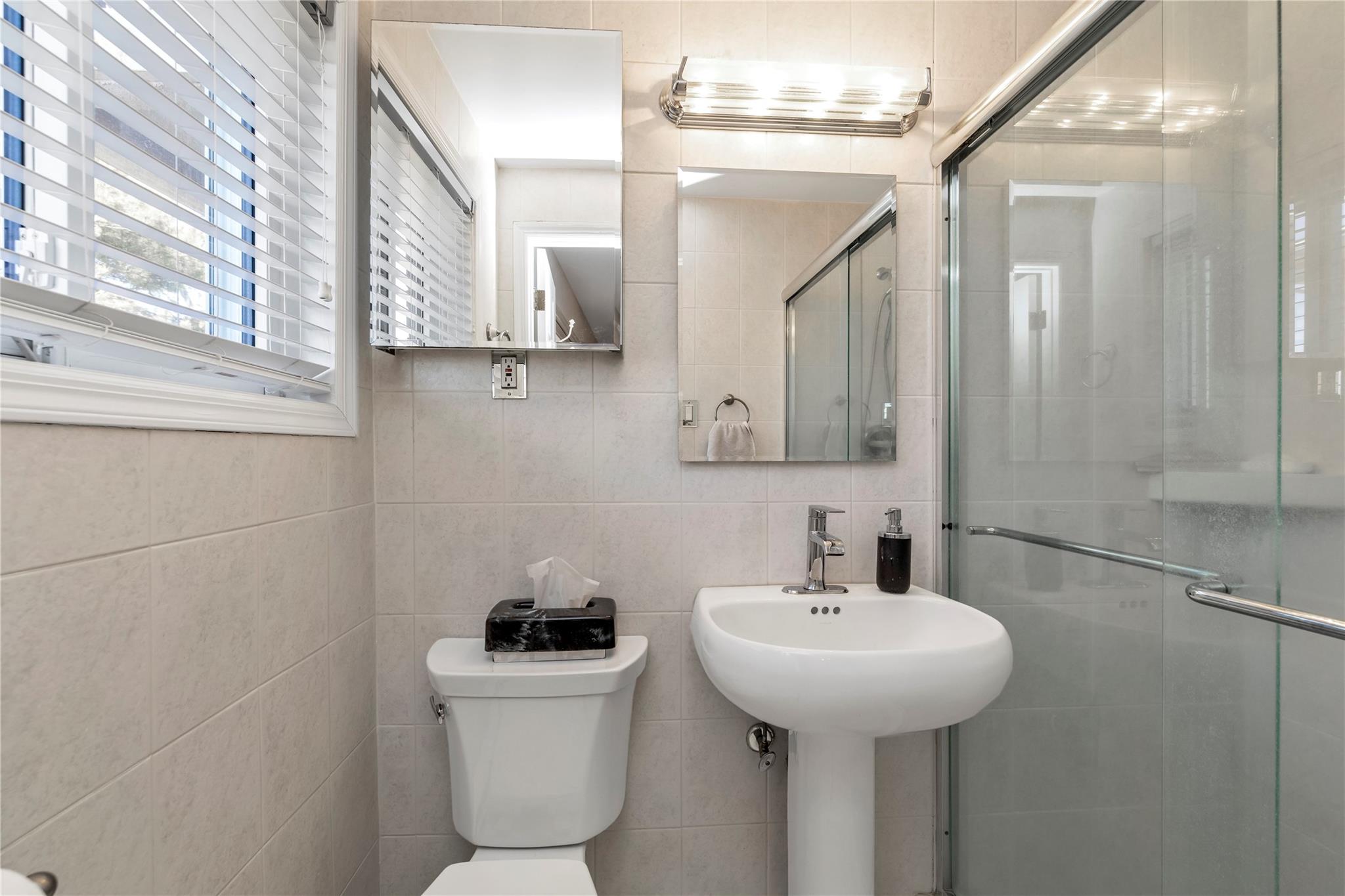 1 N Toms Point Lane #BLDG.8, APT.16J, Port Washington, New York image 11