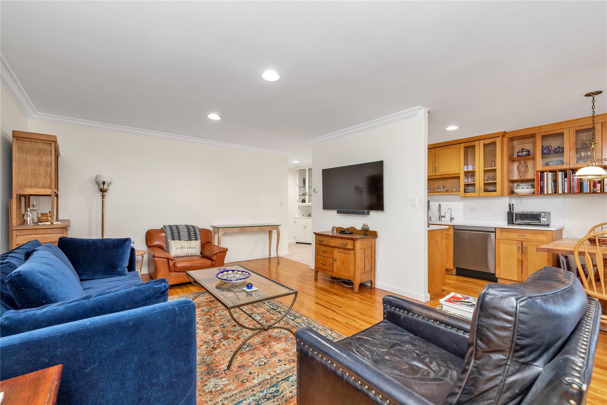 1 N Toms Point Lane #BLDG.8, APT.16J, Port Washington, New York image 3