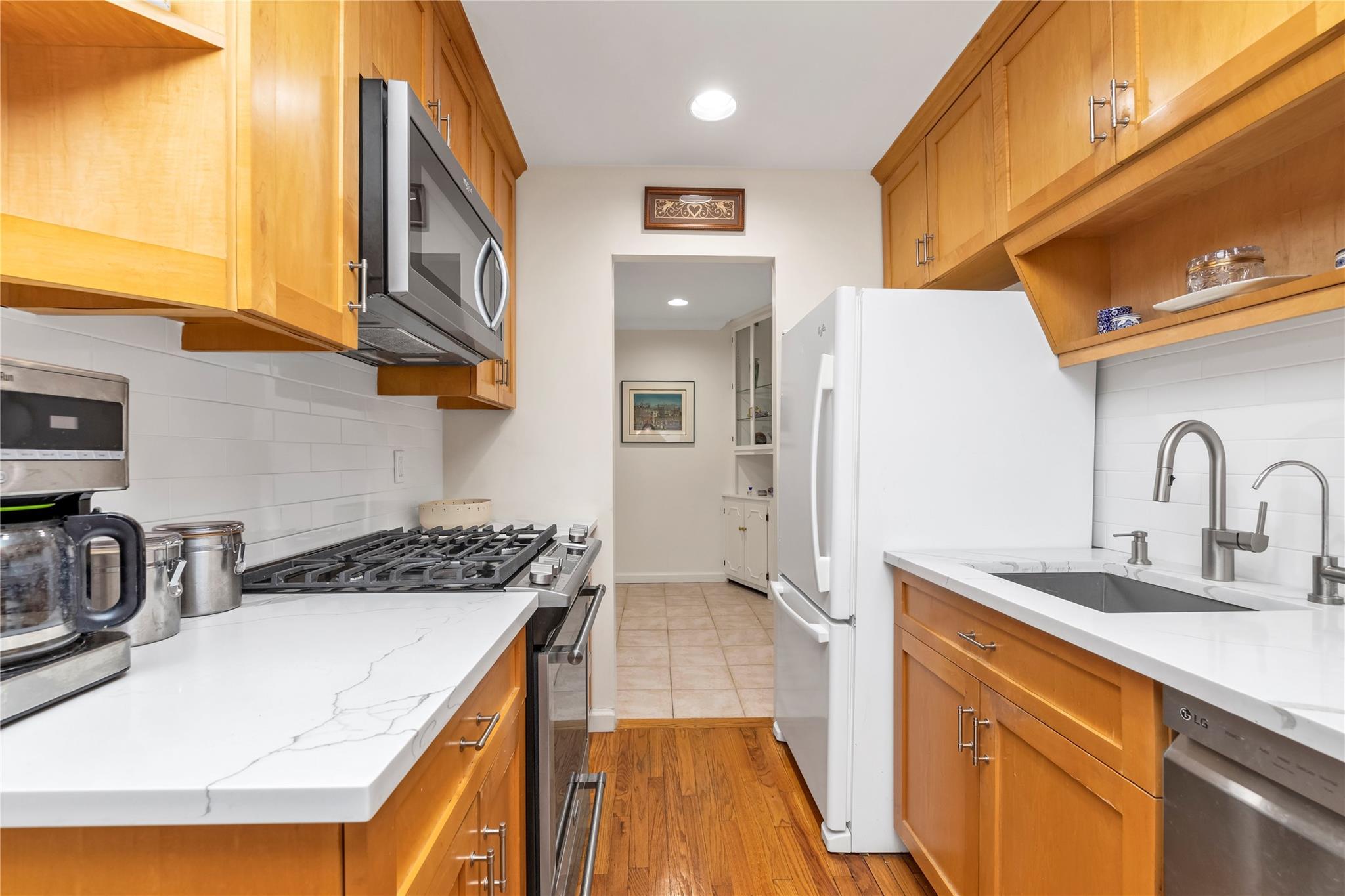 1 N Toms Point Lane #BLDG.8, APT.16J, Port Washington, New York image 8
