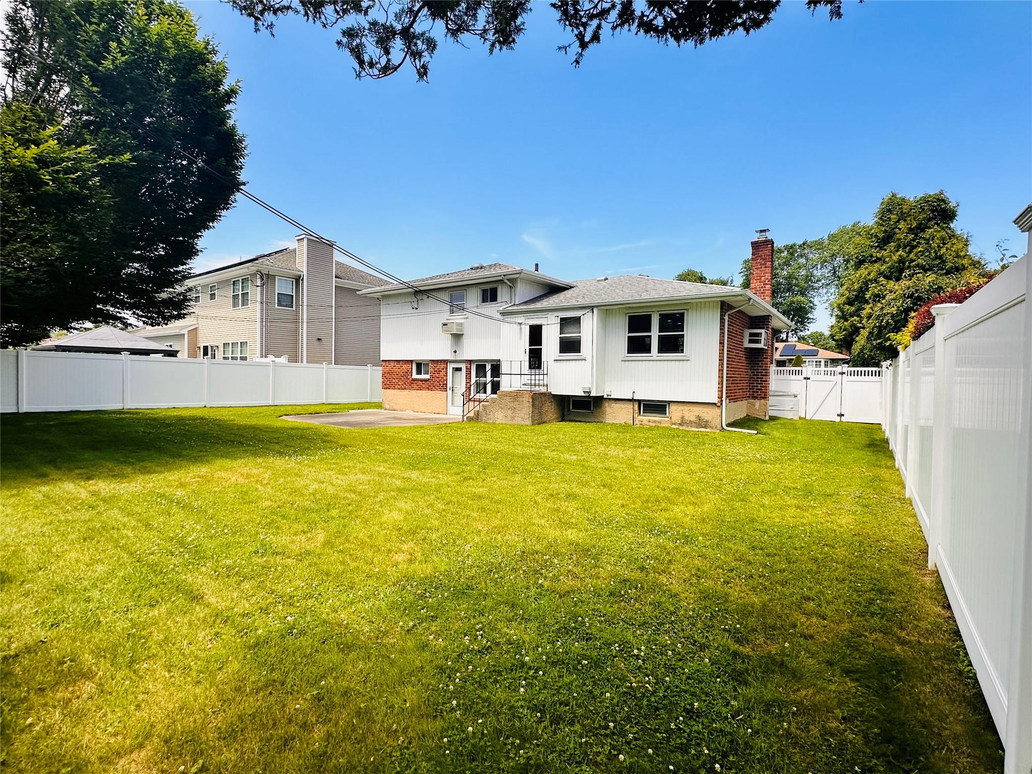 16 Warren Drive