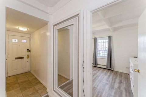 Photo of 149-32 Union Turnpike #24D, Briarwood, NY 11367 (MLS # 850378)