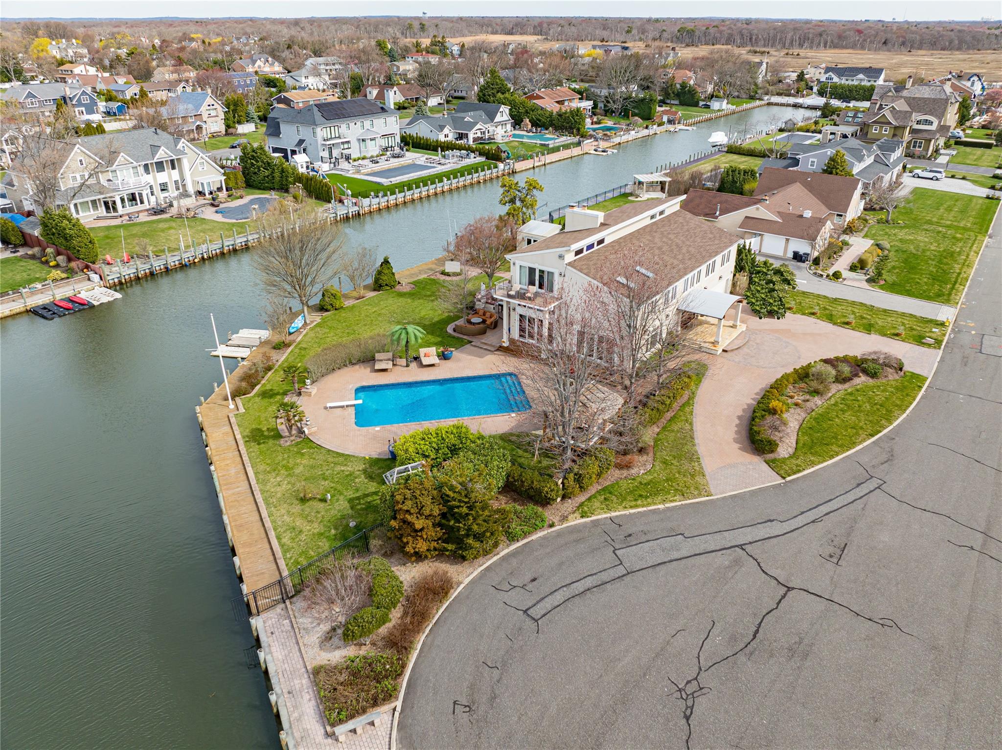 23 Sexton Drive, West Islip, New York image 4
