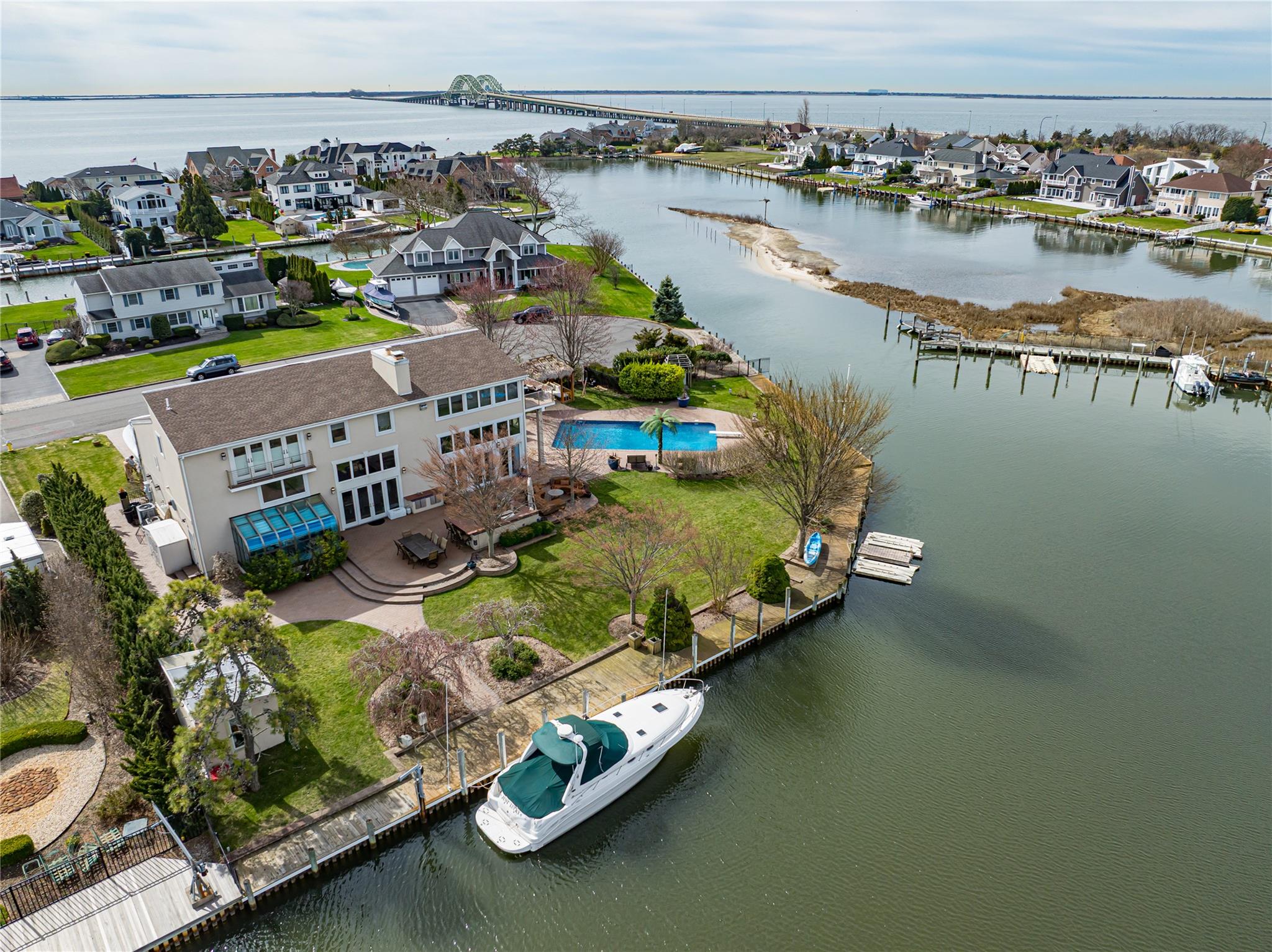 23 Sexton Drive, West Islip, New York image 3