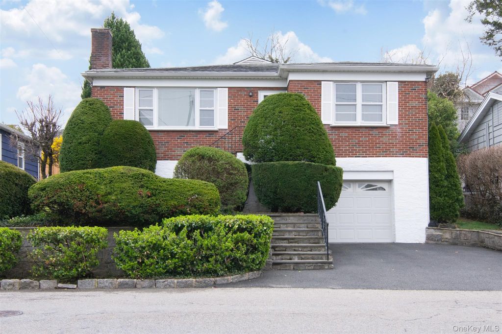 Photo of 34 Deshon Avenue, Bronxville, NY 10708 (MLS # 981870)