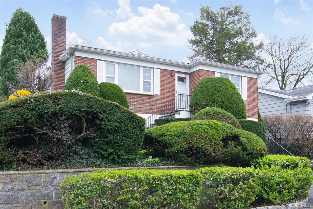 Photo of 34 Deshon Avenue, Bronxville, NY 10708 (MLS # 981870)