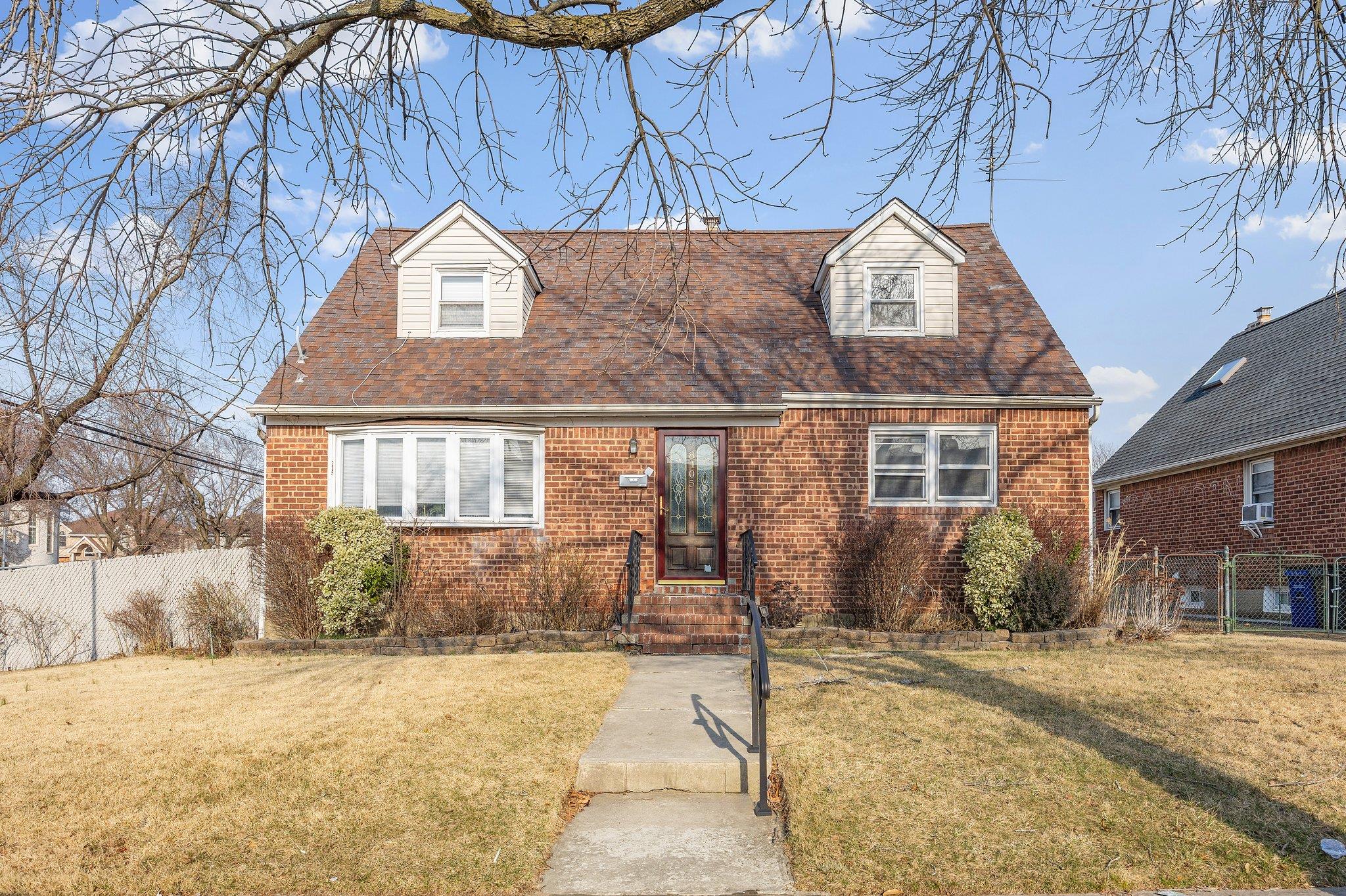 Property for Sale at 246th Street, Bellerose, Queens, NY - Bedrooms: 5 
Bathrooms: 3 
Rooms: 9  - $1,129,000