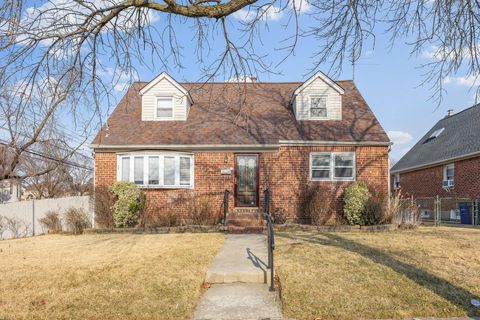 8405 246th Street, New York, NY 11426 - MLS#: 836174