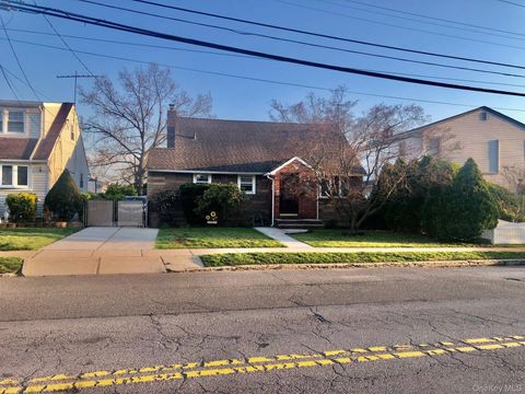 Photo of 398 Hendrickson Avenue, Valley Stream, NY 11580 (MLS # 984934)
