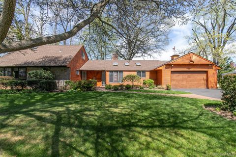 Photo of 20 OLD FARM Road, Great Neck, NY 11020 (MLS # 986606)