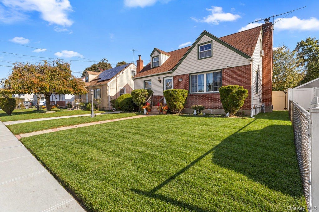 Photo of 178 Rhodes Avenue, Hempstead, NY 11550 (MLS # 1068120)