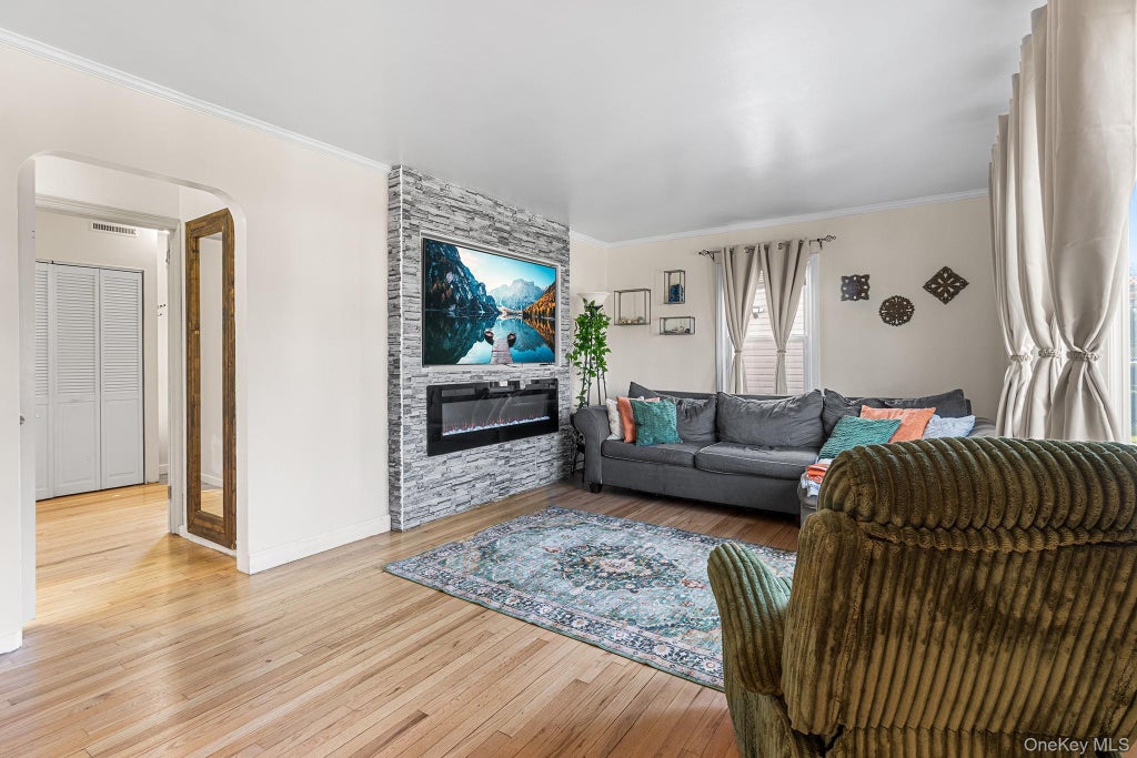 Photo of 178 Rhodes Avenue, Hempstead, NY 11550 (MLS # 1068120)