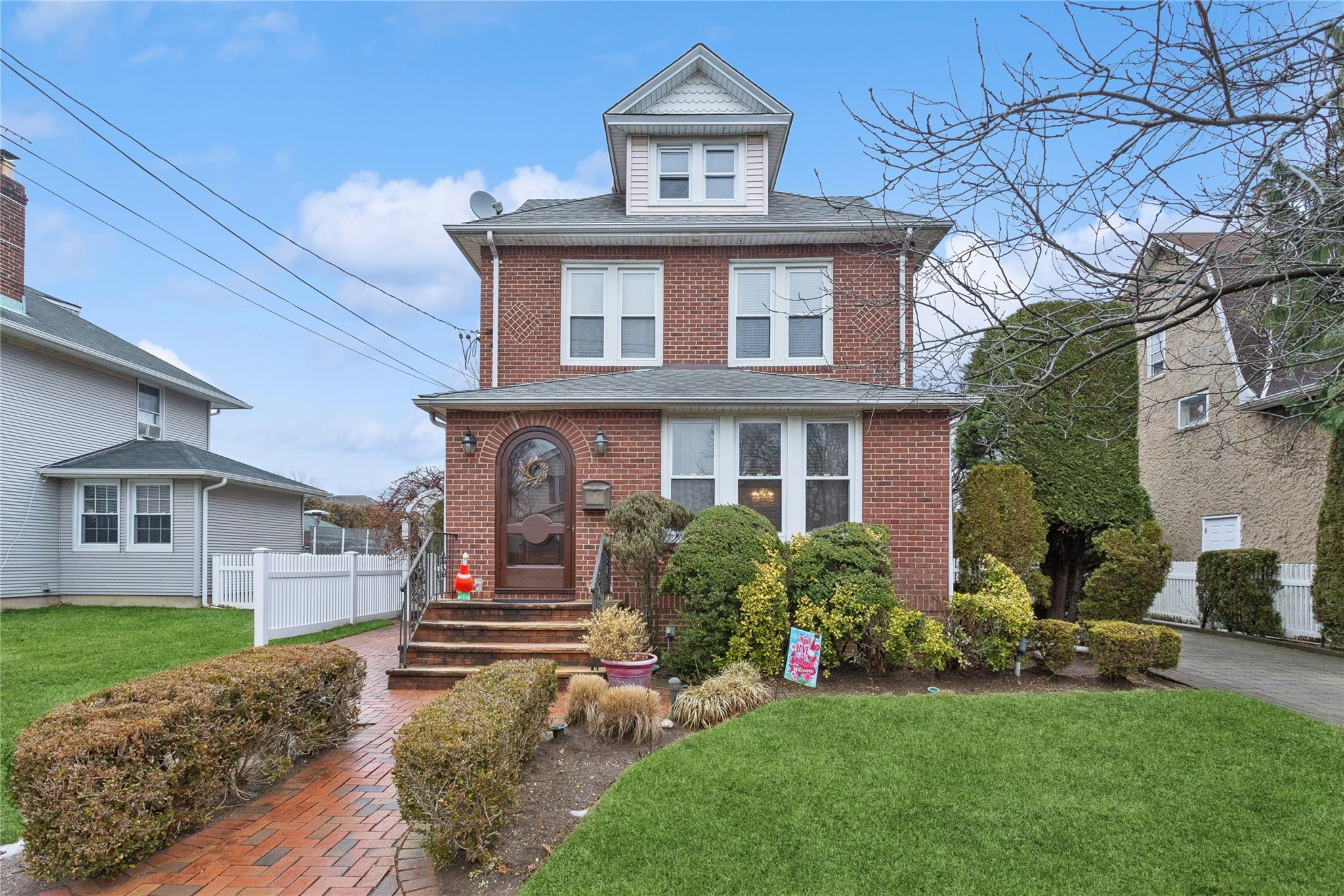 9 Willis Avenue, Floral Park, New York image 1