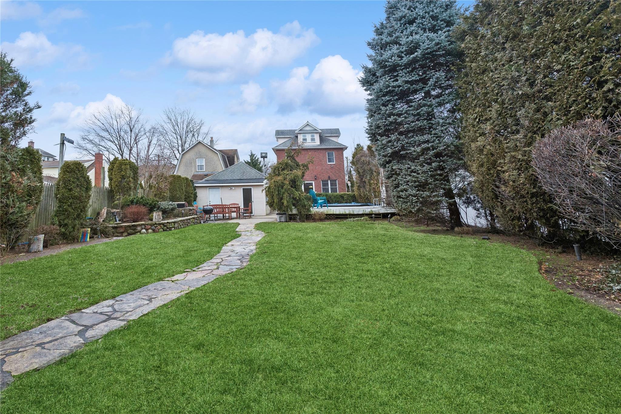 9 Willis Avenue, Floral Park, New York image 32