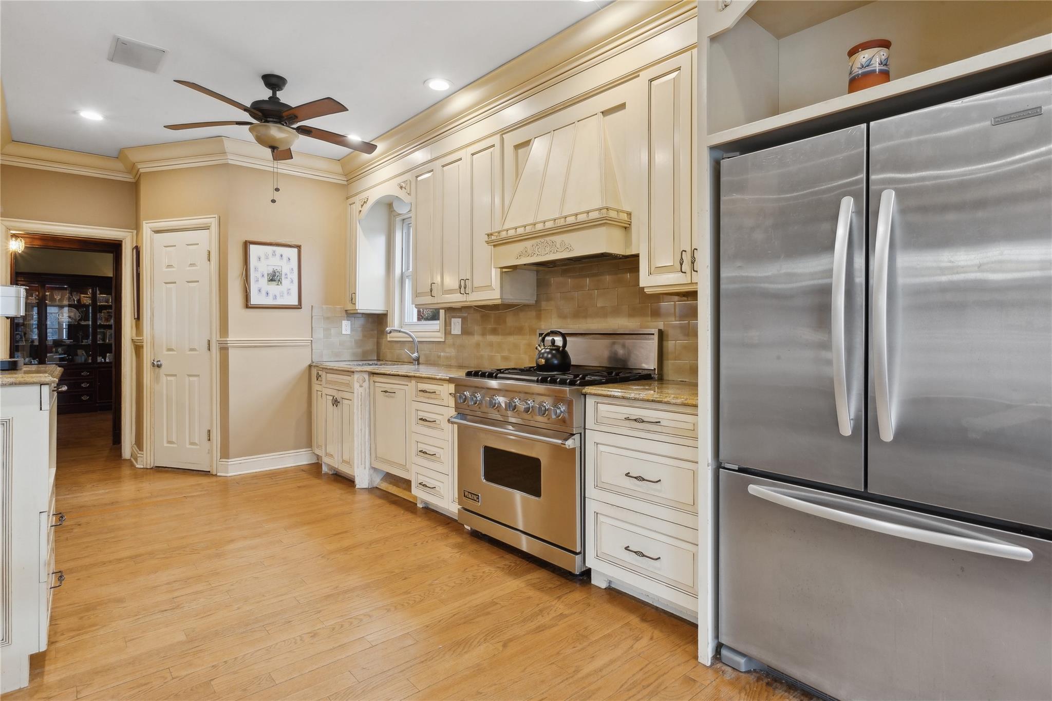 9 Willis Avenue, Floral Park, New York image 11