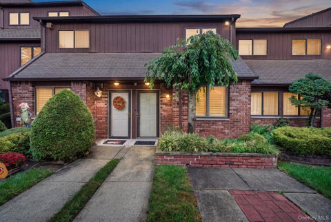 Photo of 59 Stonegate Drive, Staten Island, NY 10304 (MLS # 1064811)