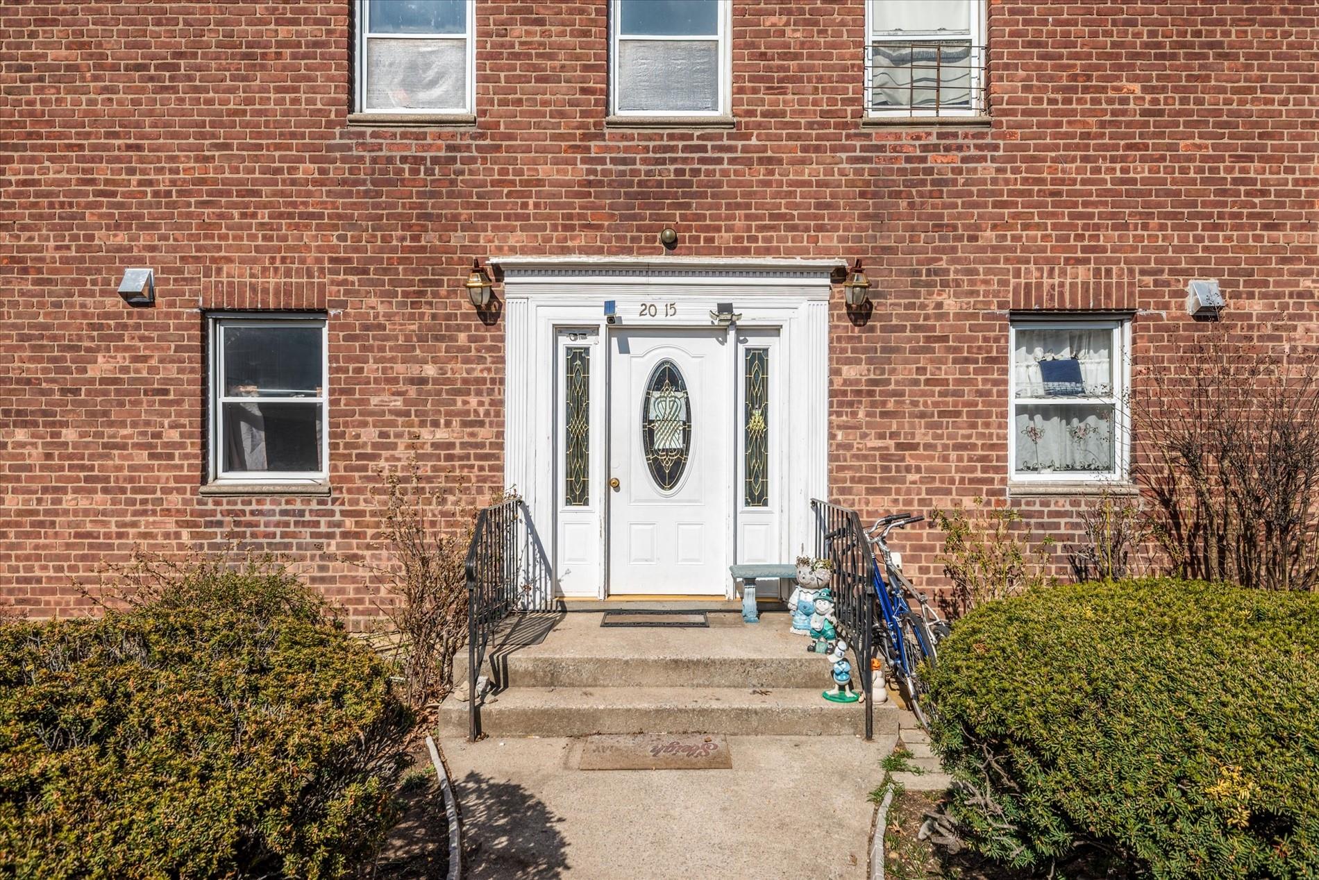 Rental Property at Parsons Boulevard, Whitestone, Queens, NY - Bedrooms: 2 
Bathrooms: 1 
Rooms: 4  - $2,700 MO.
