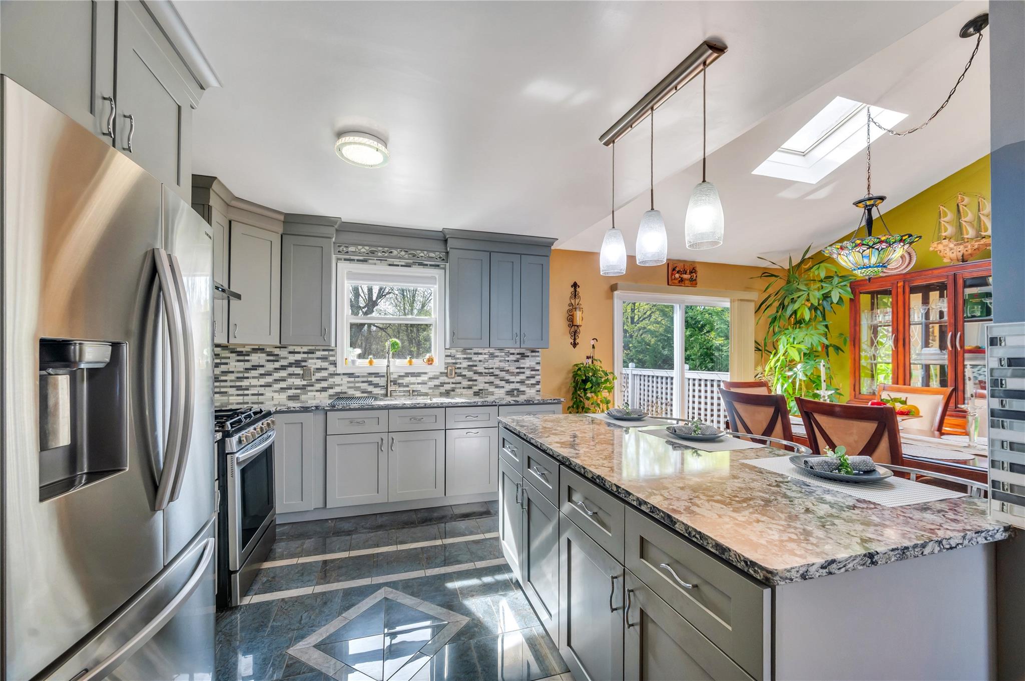 1584 N Gardiner Drive, Bay Shore, New York image 6