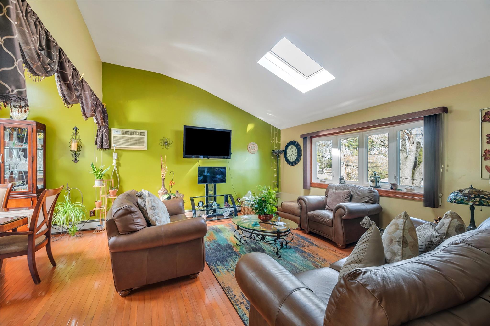1584 N Gardiner Drive, Bay Shore, New York image 10