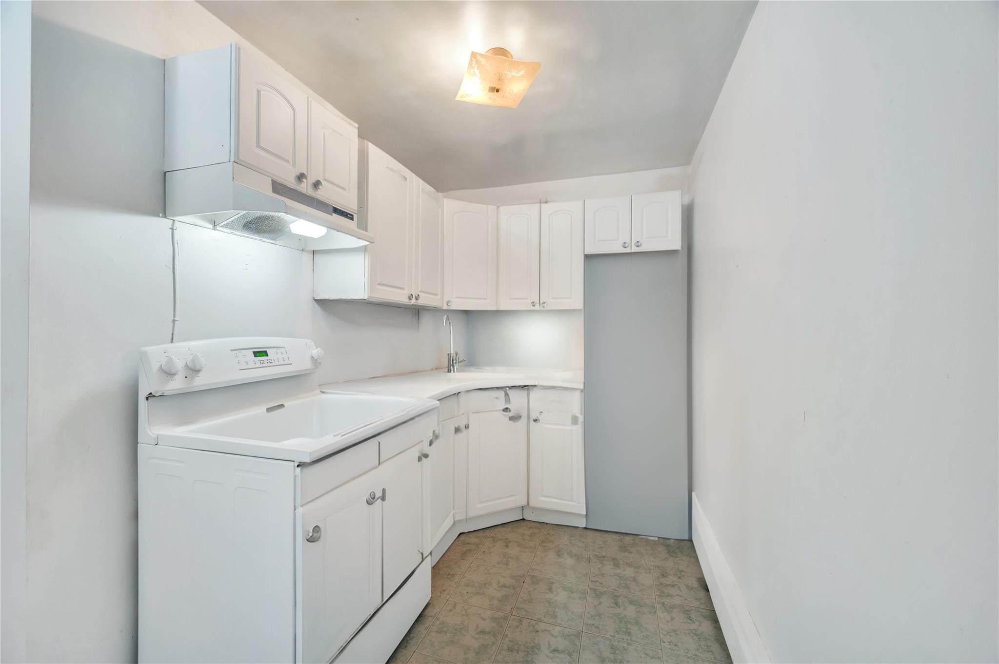 1584 N Gardiner Drive, Bay Shore, New York image 32