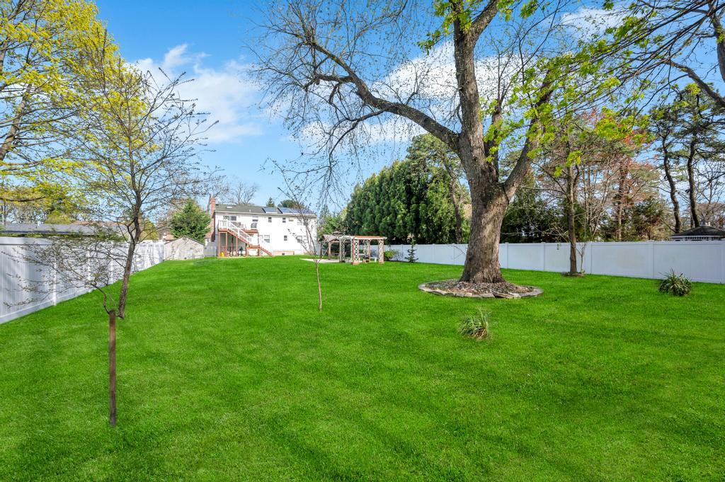 1584 N Gardiner Drive, Bay Shore, New York image 43