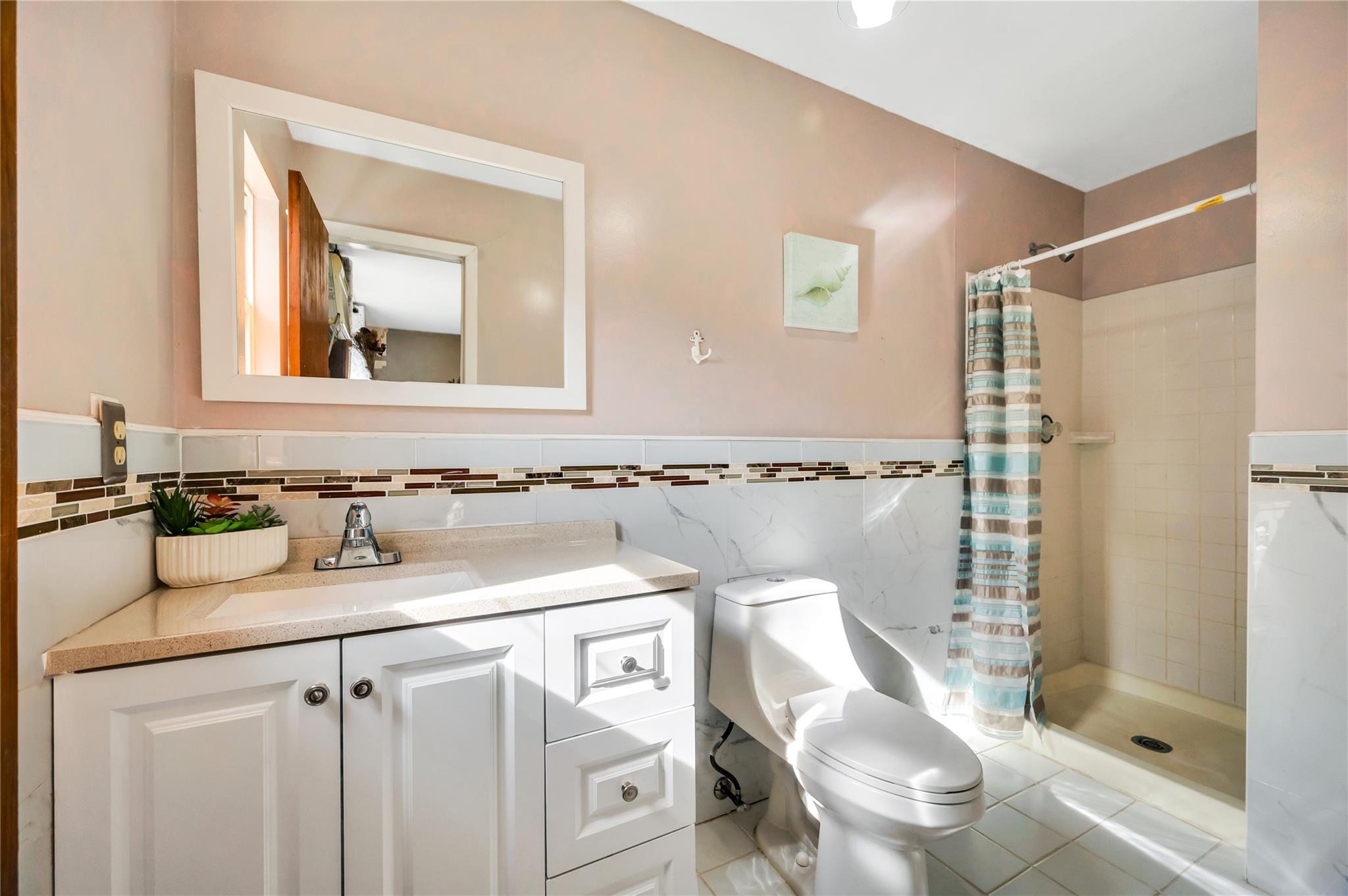 1584 N Gardiner Drive, Bay Shore, New York image 18