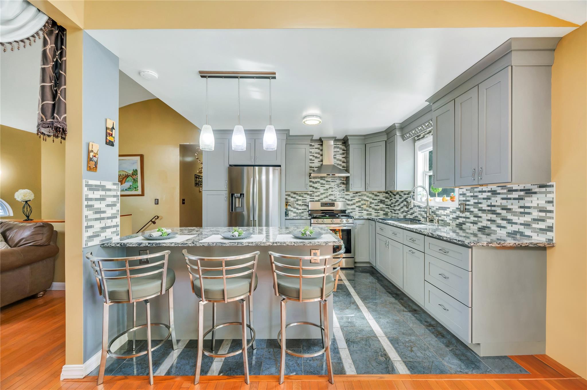1584 N Gardiner Drive, Bay Shore, New York image 8