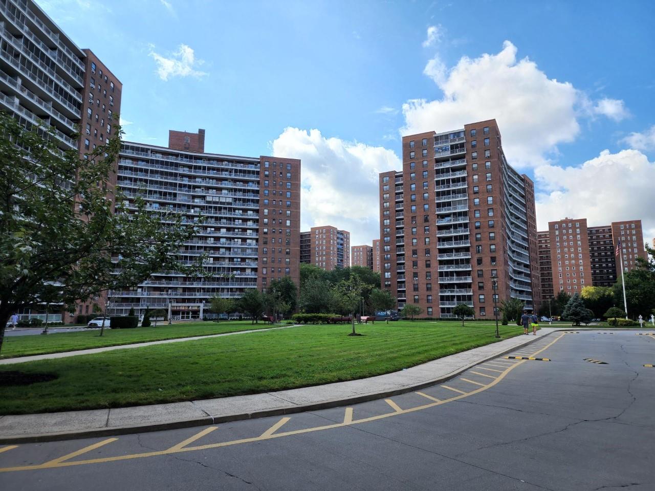 61-15 98th Street #3K, Rego Park, New York image 1