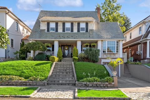 Photo of 5211 Redfield Street, Douglaston, NY 11362 (MLS # 920270)