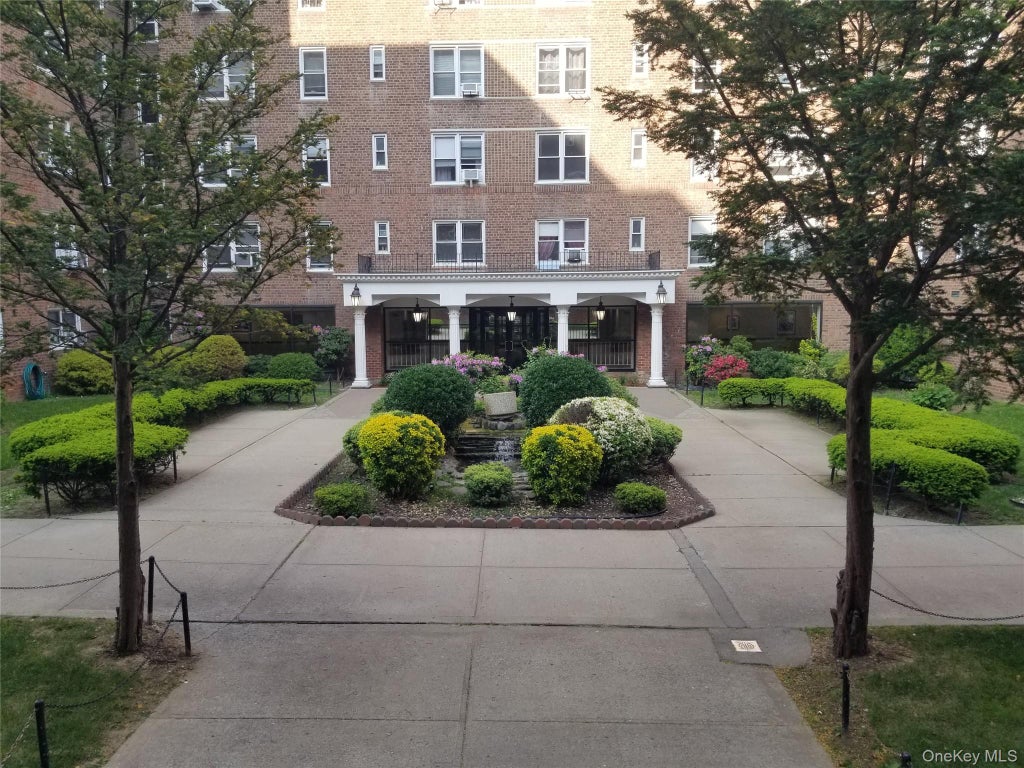 Photo of 108-37 64 Avenue #6E, Forest Hills, NY 11375 (MLS # 1028386)