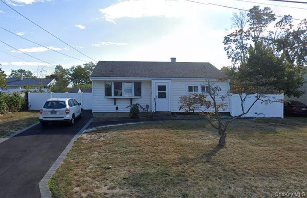 Photo of 165 Westwood Drive, Brentwood, NY 11717 (MLS # 957814)