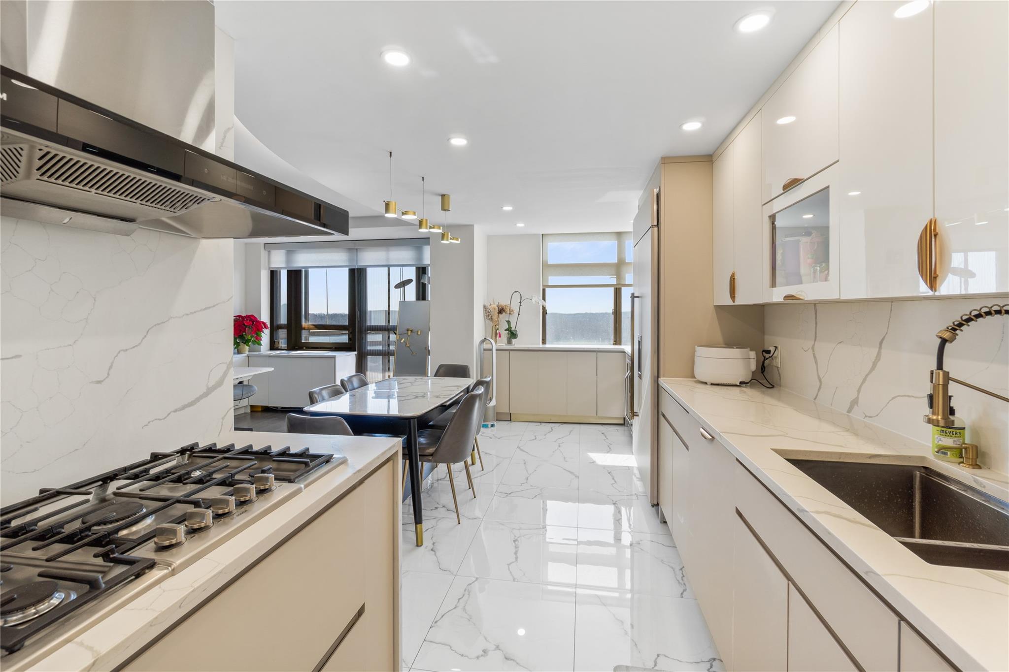 112-01 Queens Blvd Blvd #18D, Forest Hills, New York image 1