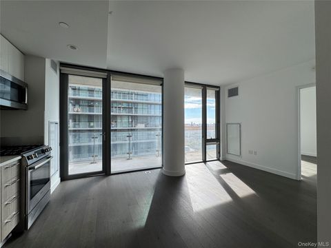 131-03 40 Road 16P Flushing NY 11354