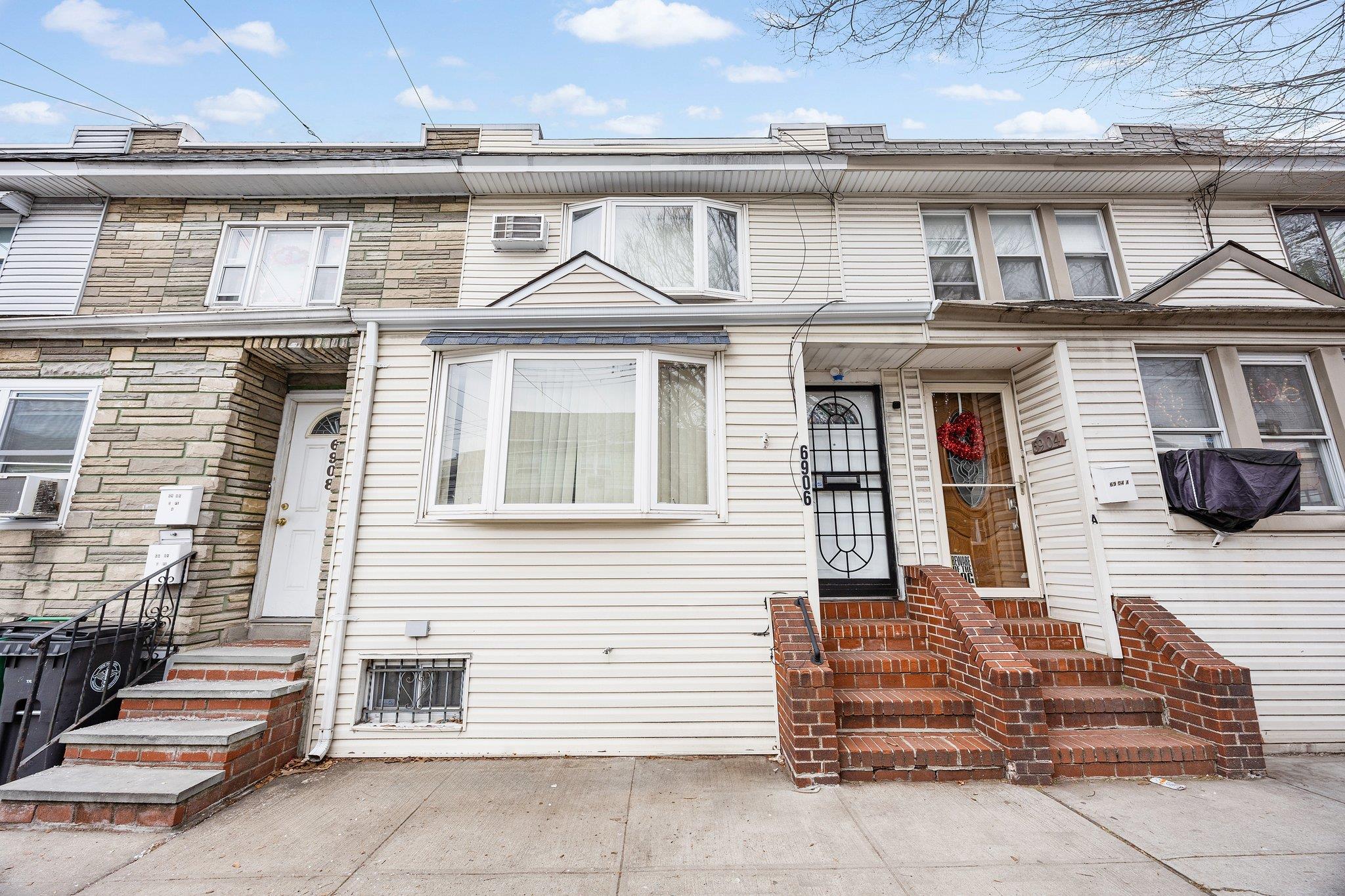 79th Street, Middle Village, Queens, NY - 3 Bedrooms  
2 Bathrooms  
6 Rooms - 