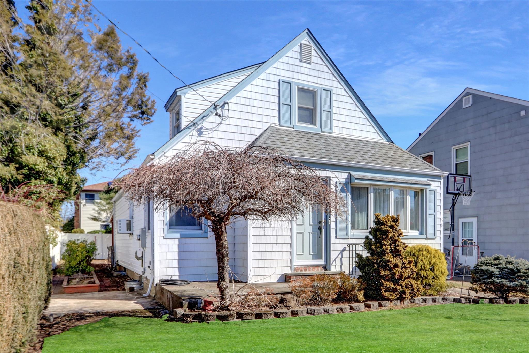 156 White Road, Mineola, New York image 4