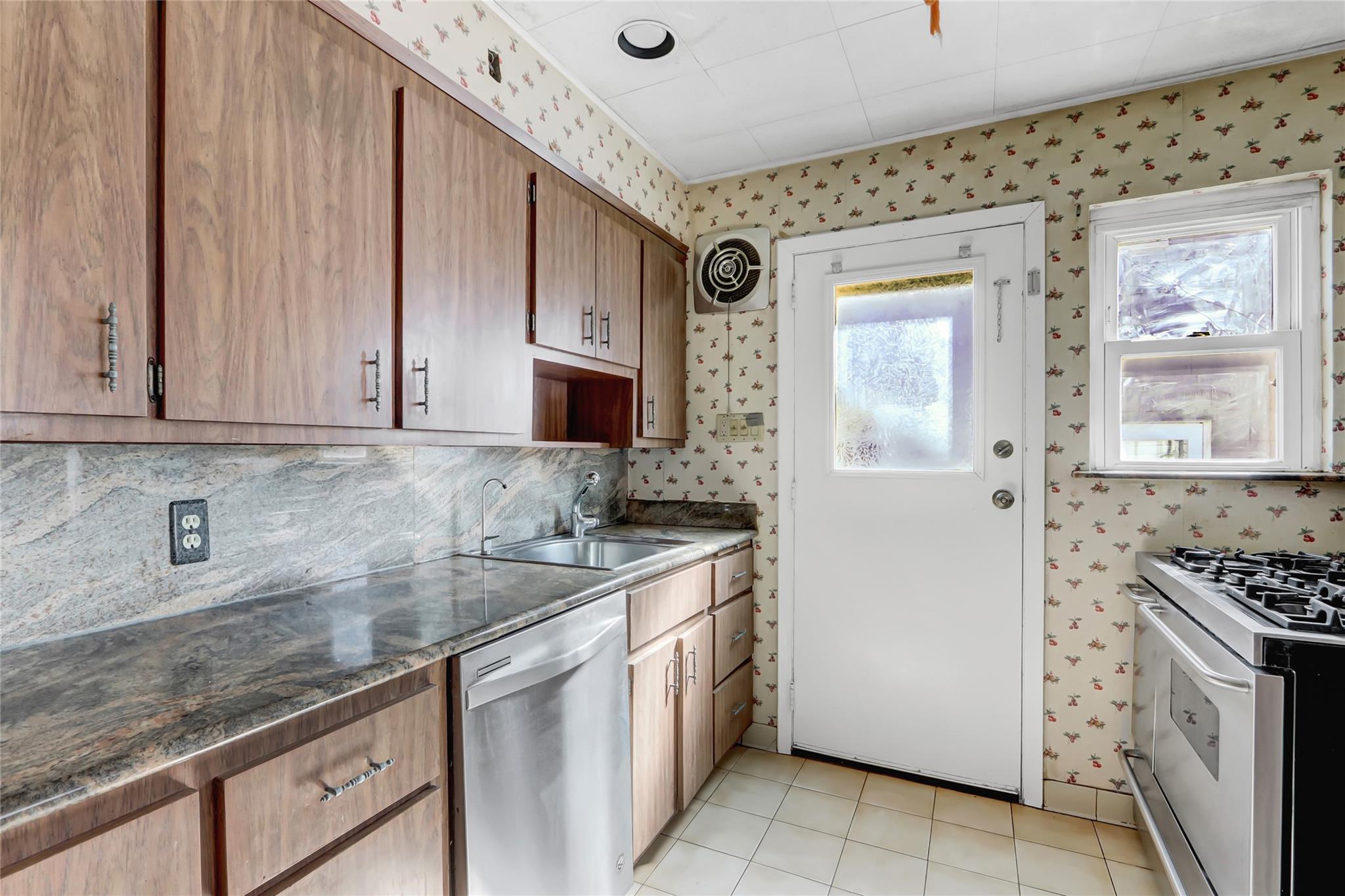 156 White Road, Mineola, New York image 11