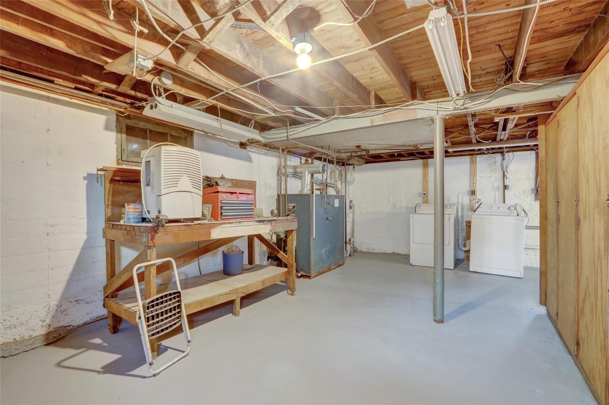 156 White Road, Mineola, New York image 18