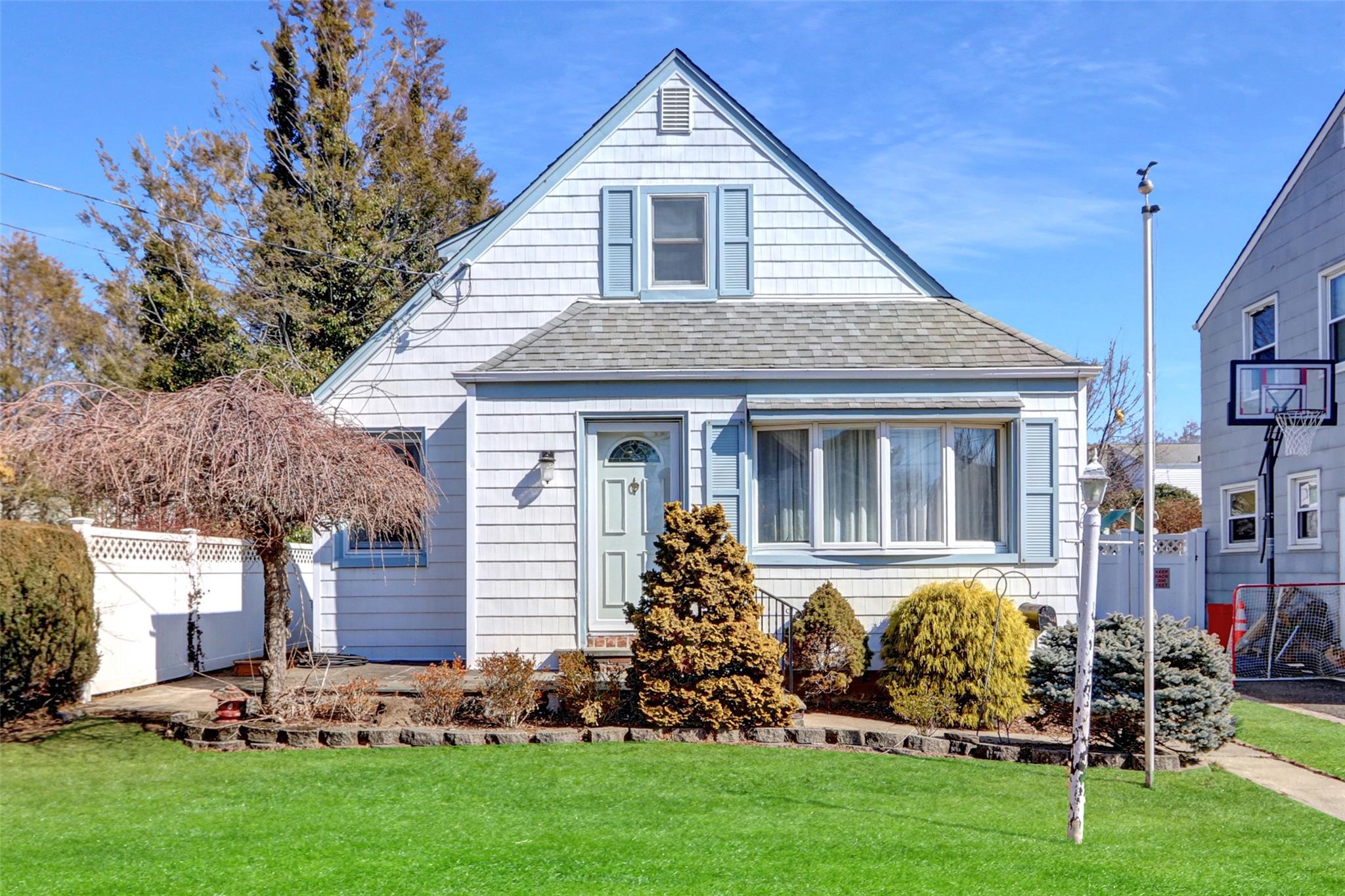 156 White Road, Mineola, New York image 1