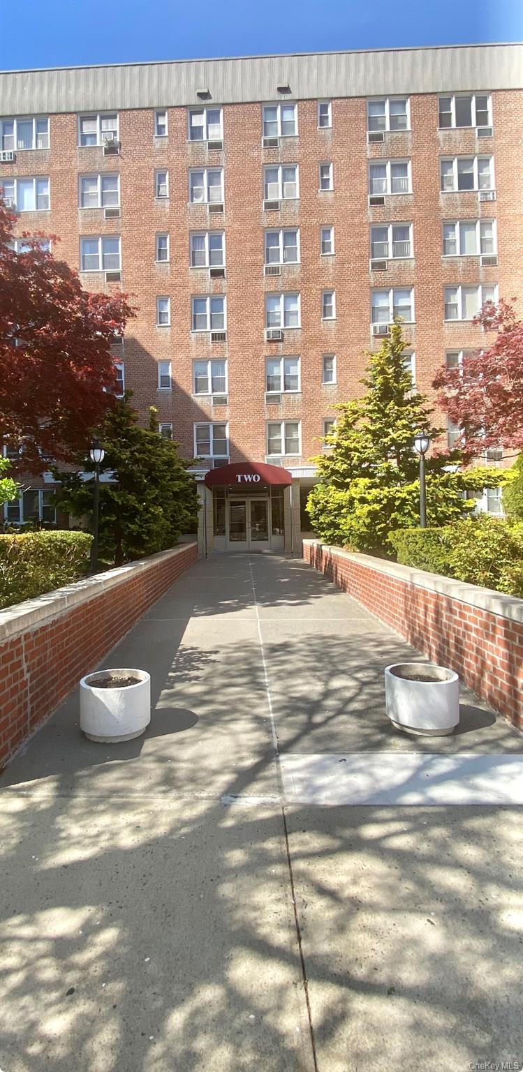 Photo of 2 Sadore Lane Ln #5Z, Yonkers, NY 10710 (MLS # 1044530)