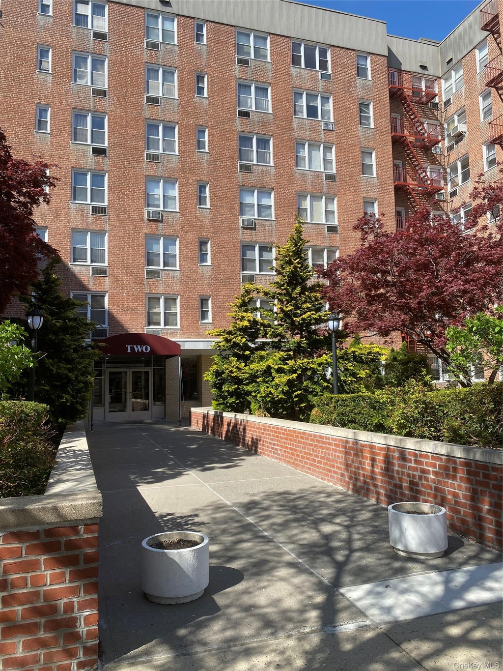 Photo of 2 Sadore Lane Ln #5Z, Yonkers, NY 10710 (MLS # 1044530)