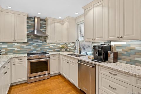 Photo of 83-30 98th Street #1H, Woodhaven, NY 11421 (MLS # 986269)