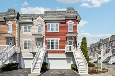 Condo For Sale - 105 Alexander Court<br/> Nanuet, NY 10954