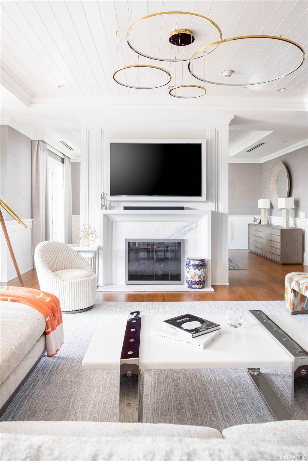 2000 Royal Court 2103/2105