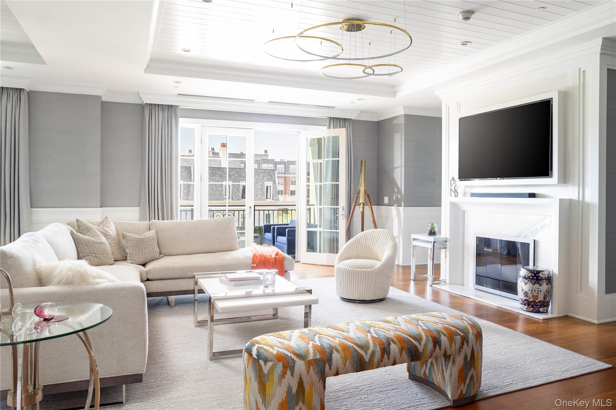 2000 Royal Court 2103/2105